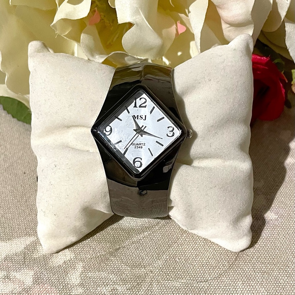 2/$20💕Metallic black watch MSJ